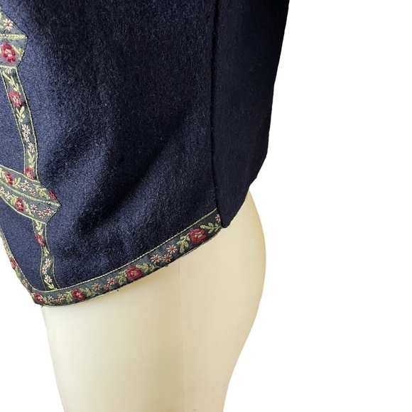 Wool Blend Folk Vest 🤍 - Picture 4 of 10